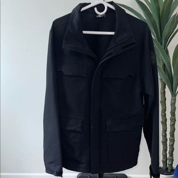 The North Face Black Performance Jacket for Versatile Outdoor Use - Picture 1 of 8